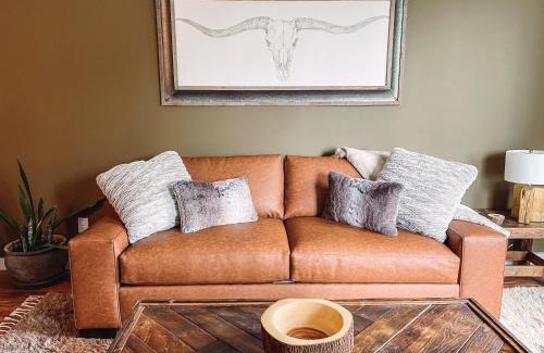 North Nashville House | Cozy Cabin - 2 Miles to Broadway & Free Parking