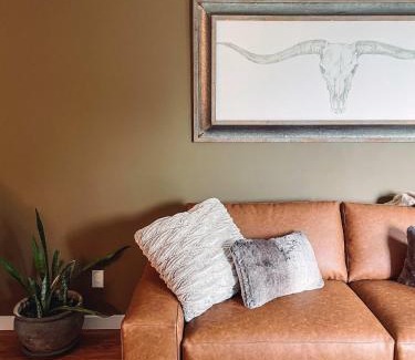 North Nashville House | Cozy Cabin - 2 Miles to Broadway & Free Parking
