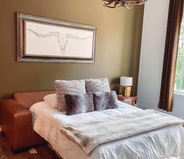 North Nashville House | Cozy Cabin - 2 Miles to Broadway & Free Parking
