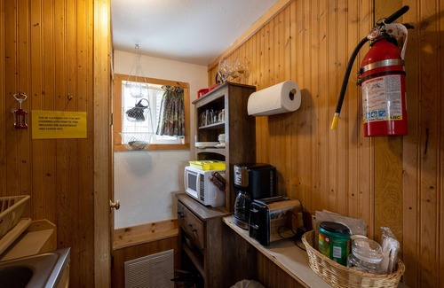 Cooke City-Silver Gate Cabin | Cozy Cabin 4 Miles to YNP and 20 Minutes from the Lamar Valley!