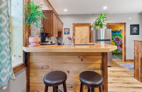 Woodfin Cabin | Cozy Cabin Apartment - 12 minutes from downtown Asheville