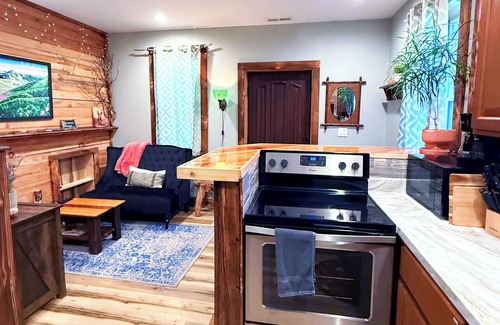 Woodfin Cabin | Cozy Cabin Apartment - 12 minutes from downtown Asheville