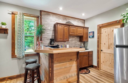 Woodfin Cabin | Cozy Cabin Apartment - 12 minutes from downtown Asheville