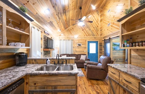 Hochatown Cabin | Cozy Cabin Getaway w/Hot Tub, Outdoor Grill