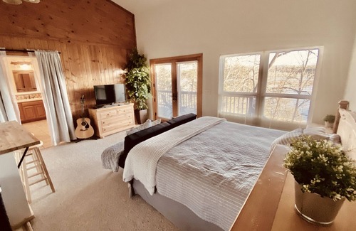 Eagle Rock Cabin | COZY CABIN GUEST HOUSE ON THE LAKE