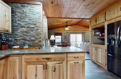Sugar Mountain Ski Chalet | Cozy cabin in the blue ridge mountains close by lifts, golf, and zip-line