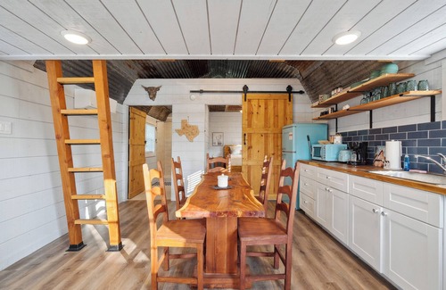 Otto Cabin | Cozy Cabin in the Country, 25 mins from Waco, Texas
