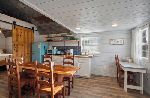 Otto Cabin | Cozy Cabin in the Country, 25 mins from Waco, Texas