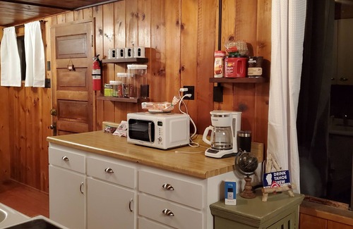 Lakeside Park Cabin | Cozy Cabin in the heart of South Tahoe - Walk to the gondola, beach and casinos!