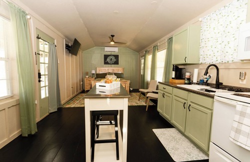 Belton Cabin | Cozy cabin in welcoming Belton with WiFi, AC