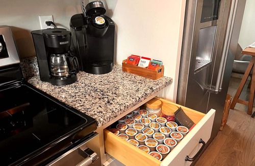 Murphy Cabin | Cozy Cabin King Suite, Hot tub, Gas Fireplace, Fire Pit, Grill & Games