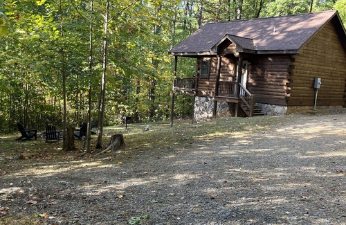 Stanardsville Cabin | Cozy Cabin located close to Shenandoah National Park, Wineries, and Breweries.