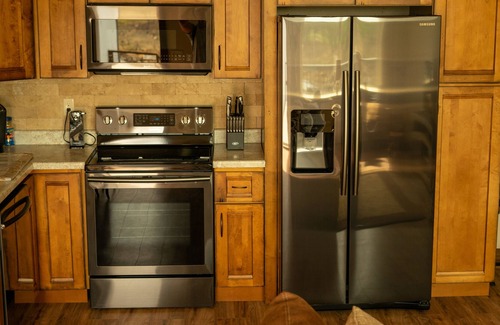 Sand Springs Apartment | Cozy cabin loft located within Pier 51 Marina