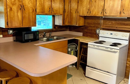 Somerville Cabin | Cozy Cabin near College Station, TX-Great for Aggie Football Weekend