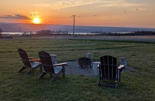 Hector Cabin | Cozy Cabin on Seneca Wine Trail Vineyard View 5