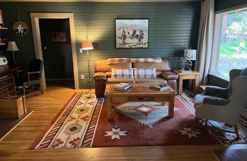 Rye House | Cozy Cabin on the Creek
