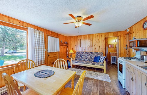 Phelps Cabin | Cozy Cabin on the Lake w/WIFI, Gas Grill, & Great Fishing