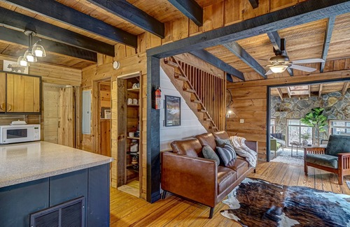 Blue Ridge Cabin | Cozy Cabin, Pioneer Lodge, Hot Tub, min from Blue Ridge