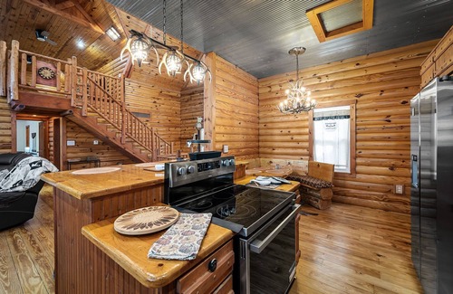 Richwoods Cabin | Cozy Cabin Retreat on 8 Acres with Private Lake – just 50 Minutes from St. Louis
