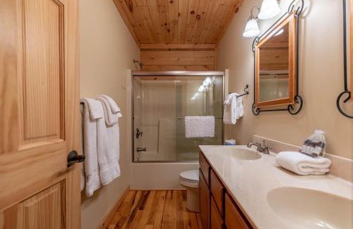 Vilas House | Cozy Cabin