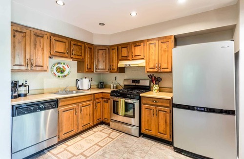 Berkeley Springs Cabin | Cozy Cabin w/Fire Pit, Hot Tub, Deck, & Pool Table