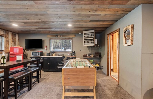Island Park Apartment | Cozy Cabin w/Foosball + Fire Pit | 40 Mins to YNP