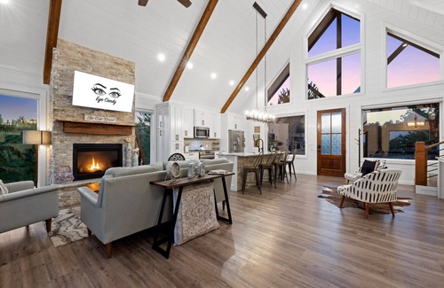 Broken Bow Cabin | Cozy cabin with amazing views, fire pit, hot tub, great location, pet friendly