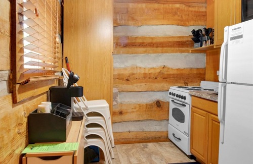 Gatlinburg - Pigeon Forge Cabin | Cozy Cabin with Breathtaking Views near Dollywood