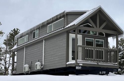 Williams Ski Chalet | Cozy cabins by the forest 1B