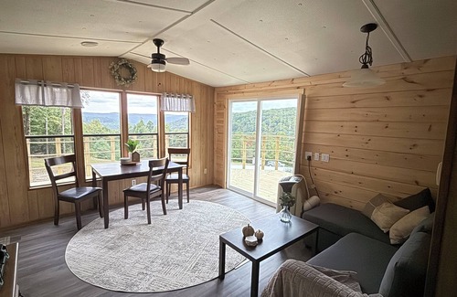Warren Cabin | Cozy camp with an amazing view!