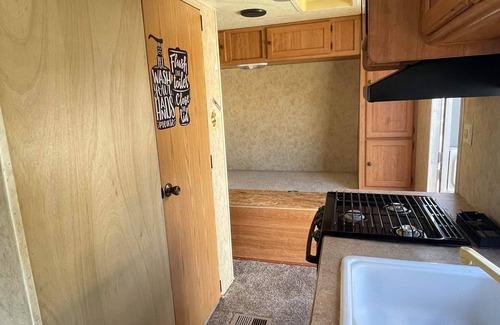 Old Seminole Heights House | Cozy Camper Stay — 5 min from Busch Gardens!