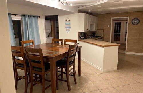 Kingsville Cottage | Cozy canal cottage on Cedar Island steps away from sandy Lake Erie beaches!