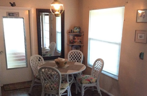 Rock Ridge House | Cozy Canal Cottage, so close to the town and the beach, WOW!