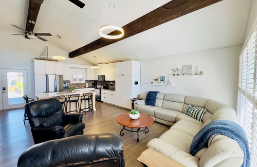 Turkey Point House | Cozy Canal Retreat. Sleeps 12!