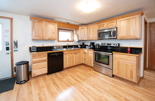 Huffman - O' Malley Cabin | Cozy Caribou Corner in peaceful wooded area, close to airport, trails, Sleeps 7!