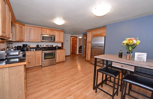 Huffman - O' Malley Cabin | Cozy Caribou Corner in peaceful wooded area, close to airport, trails, Sleeps 7!