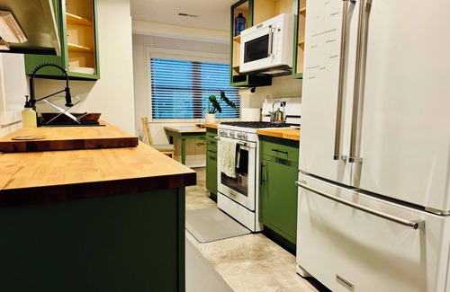 Knoxville House | Cozy Casita with sunroom on peaceful acreage - 10 min to downtown Knoxville