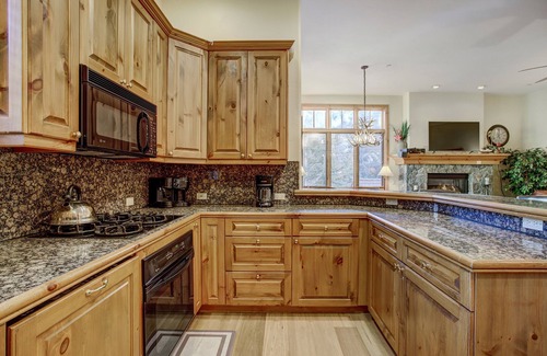 Edwards Condo | Cozy & Central Arrowhead Ge Townhome, 3br, Sleeps 6 3 Bedroom Townhouse by RedAwning
