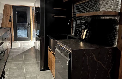 Ludlow Ski Chalet | Cozy Chalet 2 min drive to Okemo Base and Downtown, and 5 min to Jackson Gore.