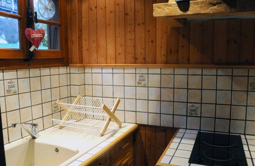 Les Gets Ski Chalet | Cozy Chalet for 4 with Wi-Fi, Balcony, 2 Beds, Near Ski Lifts & Town Center