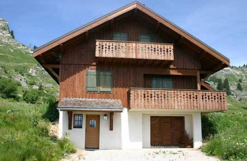 Taninges Ski Chalet | Cozy chalet in Praz de Lys - 4 bedrooms