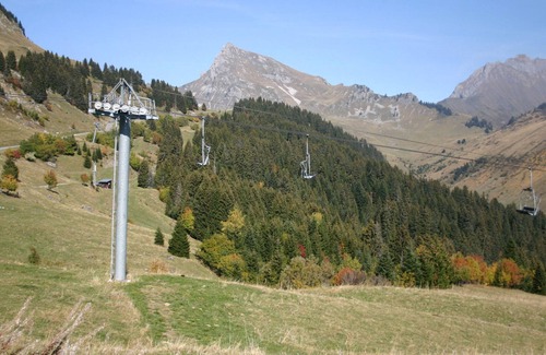 Taninges Ski Chalet | Cozy chalet in Praz de Lys - 4 bedrooms