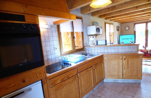 Les Saisies Ski Chalet | Cozy Chalet in the Forest, Near Slopes, Sleeps 8, Terrace, 3 Bedrooms