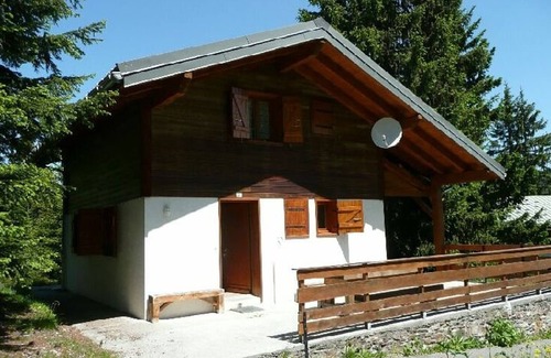 Les Saisies Ski Chalet | Cozy Chalet in the Forest, Near Slopes, Sleeps 8, Terrace, 3 Bedrooms