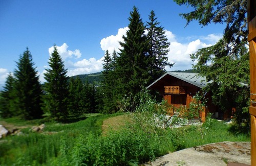 Les Saisies Ski Chalet | Cozy Chalet in the Forest, Near Slopes, Sleeps 8, Terrace, 3 Bedrooms