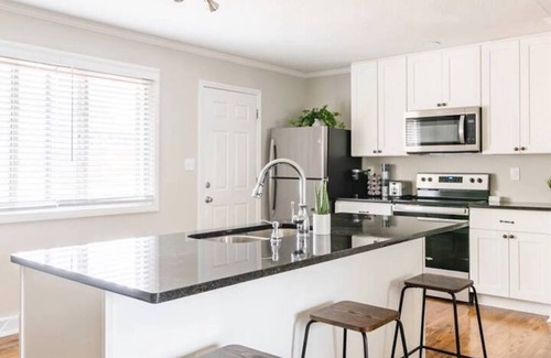 Paw Creek House | Cozy Charlotte Home 7 mins from UPTOWN!