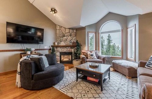 Big White Ski Resort Apartment | Cozy Chateau Styled Top Floor-2 Story Condo, True Ski-in/ Ski-out