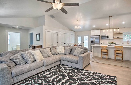Bloomington House | Cozy + Chic Abode ~ 11 Mi to Bloomington Lake