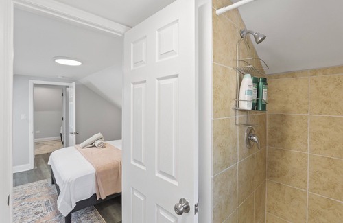 River Grove House | Cozy chic home near O'Hare 3 bedroom 2 bathroom open concept home
