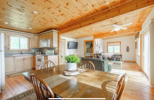 Selkirk Cottage | Cozy Christmas Cottage (waterfront property with oversized entertaining deck)